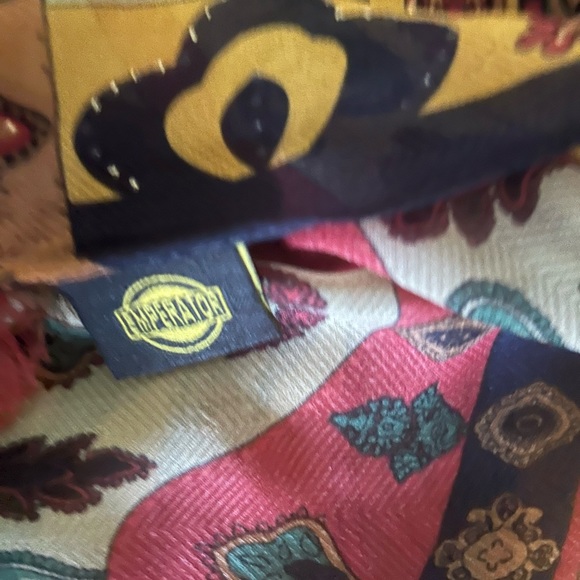 Soft silky scarf - Picture 3 of 6